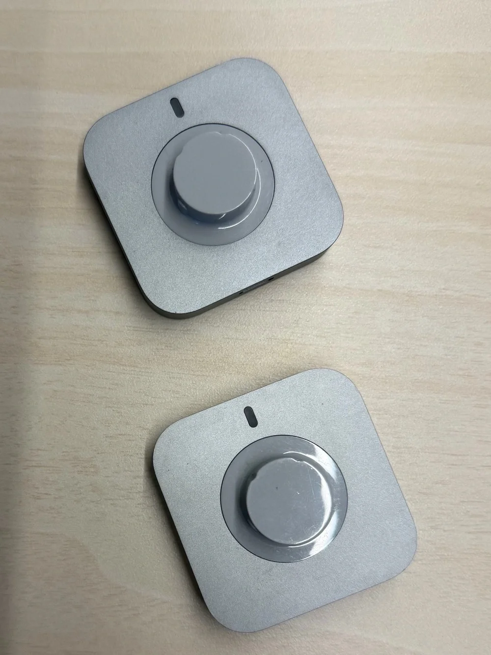 Oura 4 Ring (Gold) with Three Charging Docks - Unopened Box